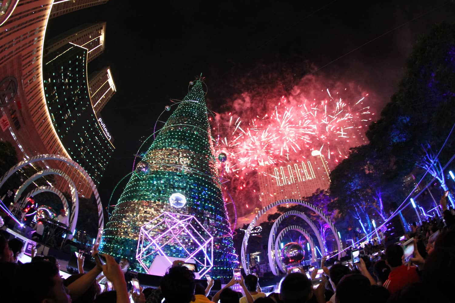 Lighting, Laser, & Fireworks di Central Park Mall, Jakarta Barat + DOKU.Promo