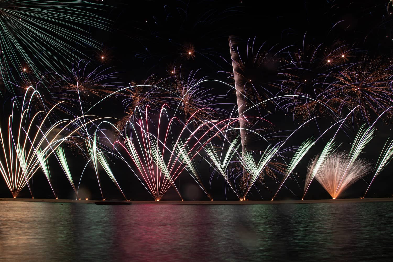 Pertunjukan Drone Lights Show di Ancol, Jakarta Utara - DOKU.Promo
