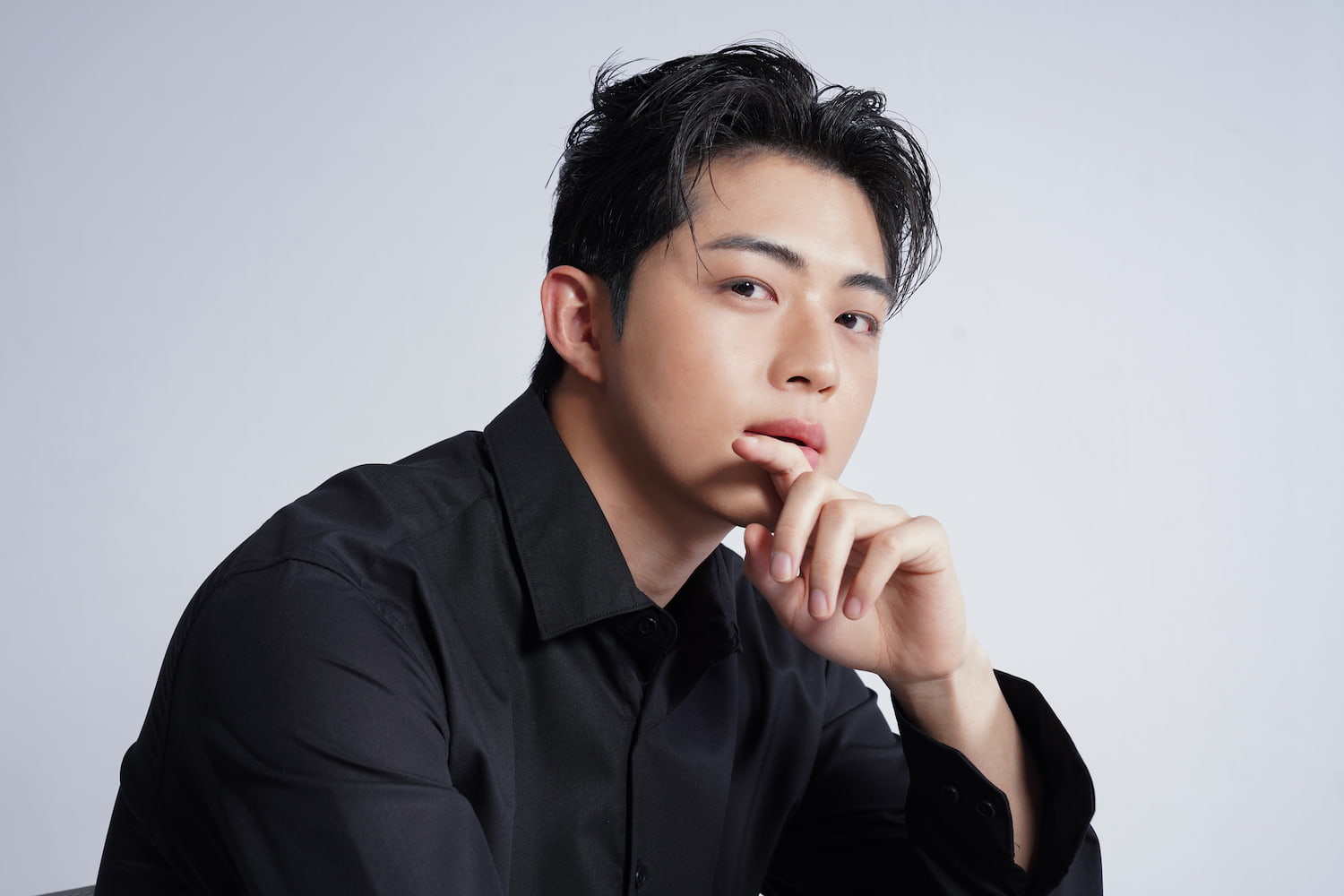 Gaya Elegan dengan Kemeja Oxford + DOKU.Promo