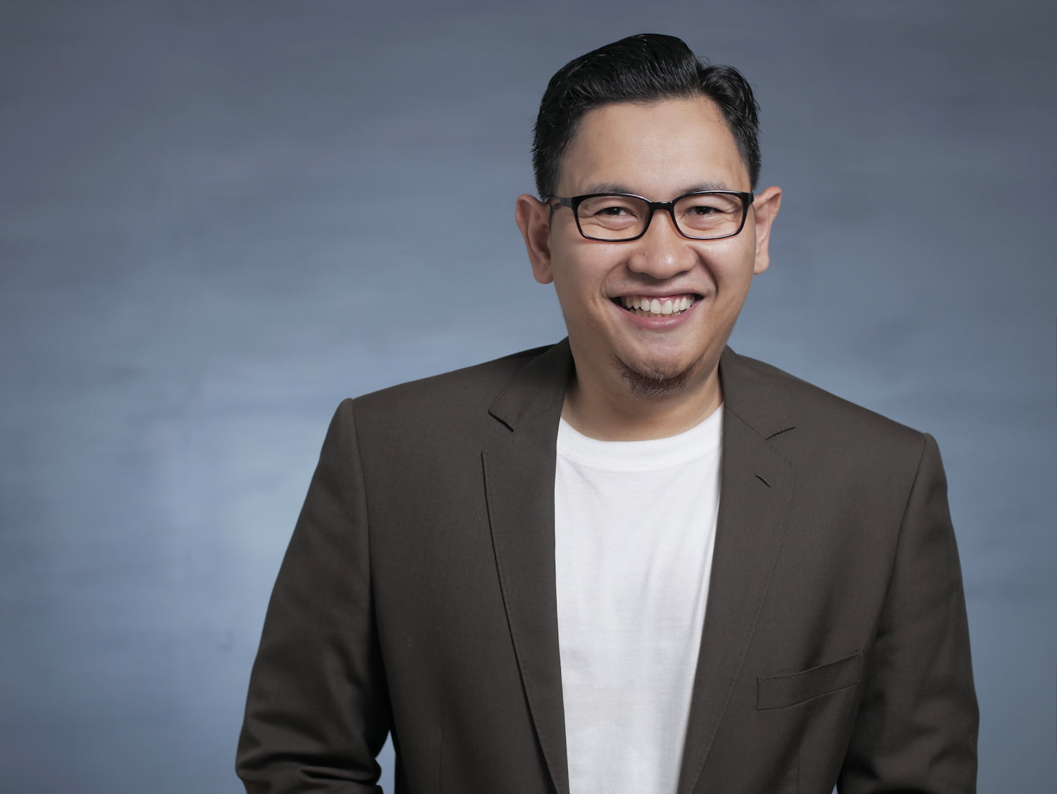 Padu Padan Blazer untuk Semi-Formal - DOKU.Promo