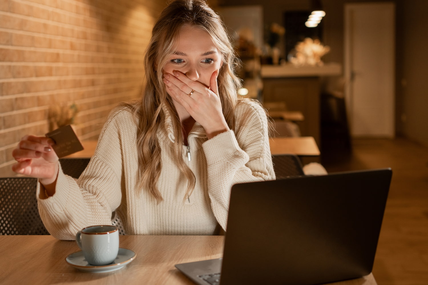 Jenis-Jenis Penipuan Belanja Online - DOKU.Promo