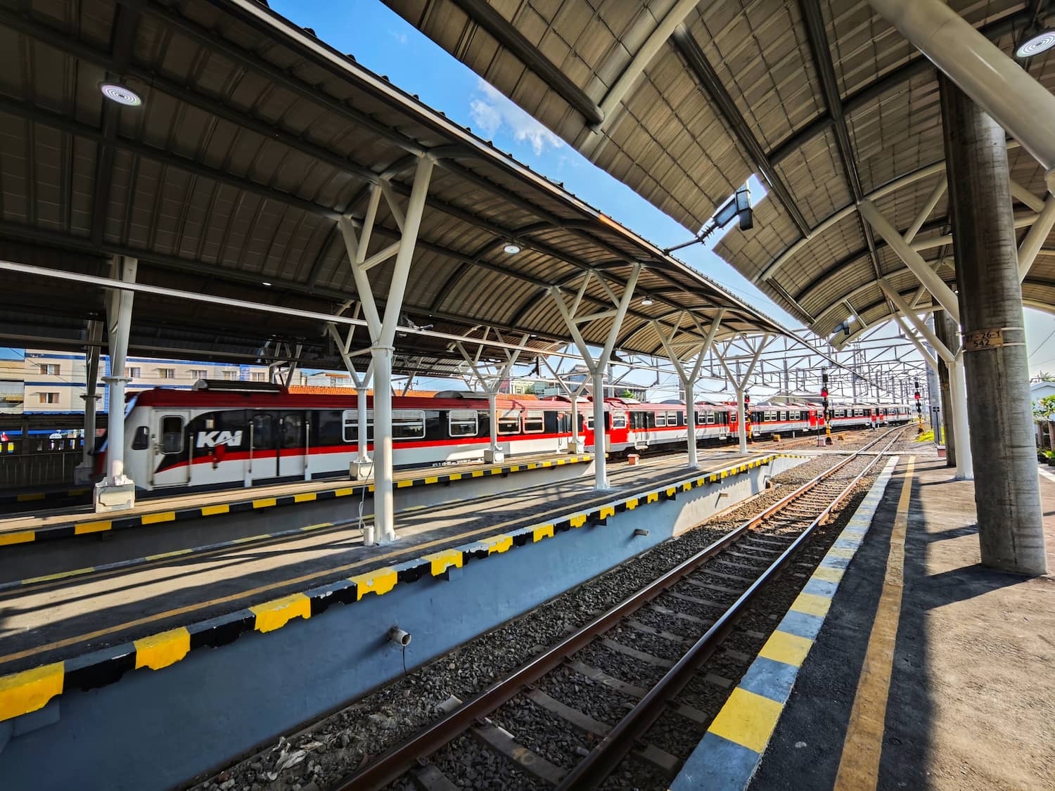 Daftar Stasiun yang Melayani KA Bandara Soekarno-Hatta - DOKU.Promo
