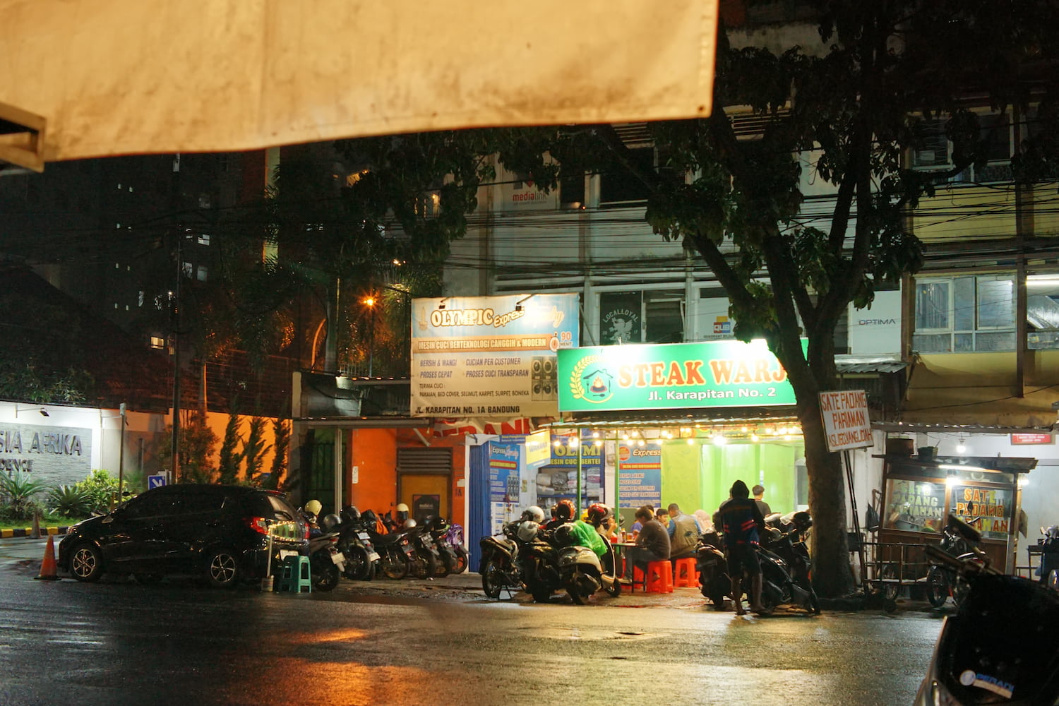 15 Makanan VIRAL di Bandung 2025 yang Paling Diburu